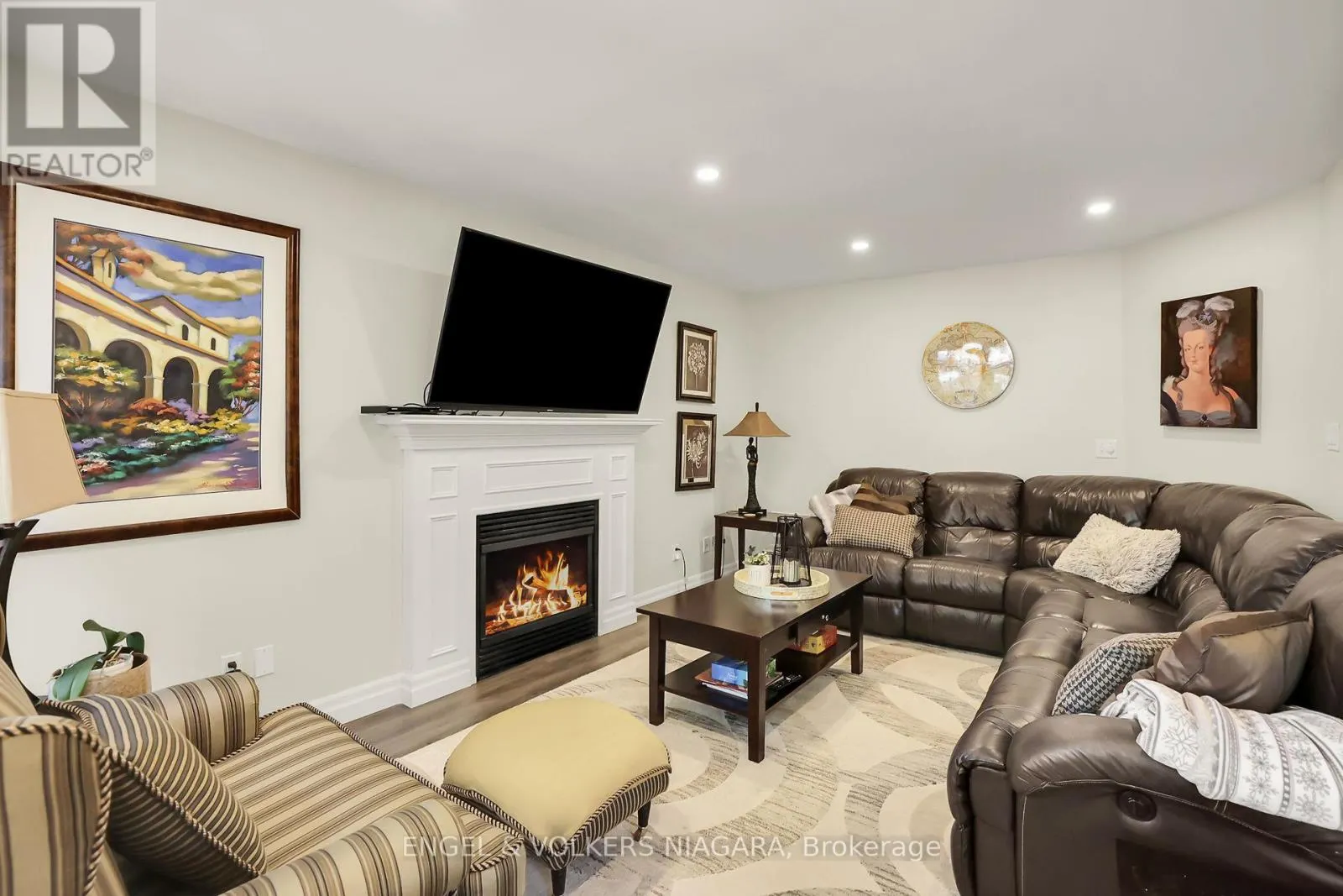 624 SIMCOE STREET
