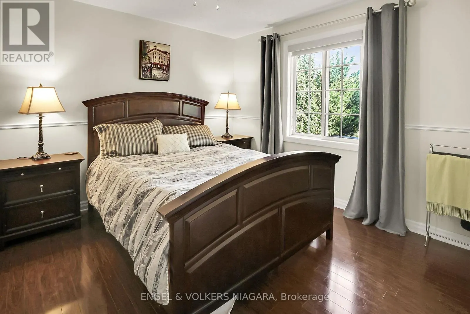 624 SIMCOE STREET