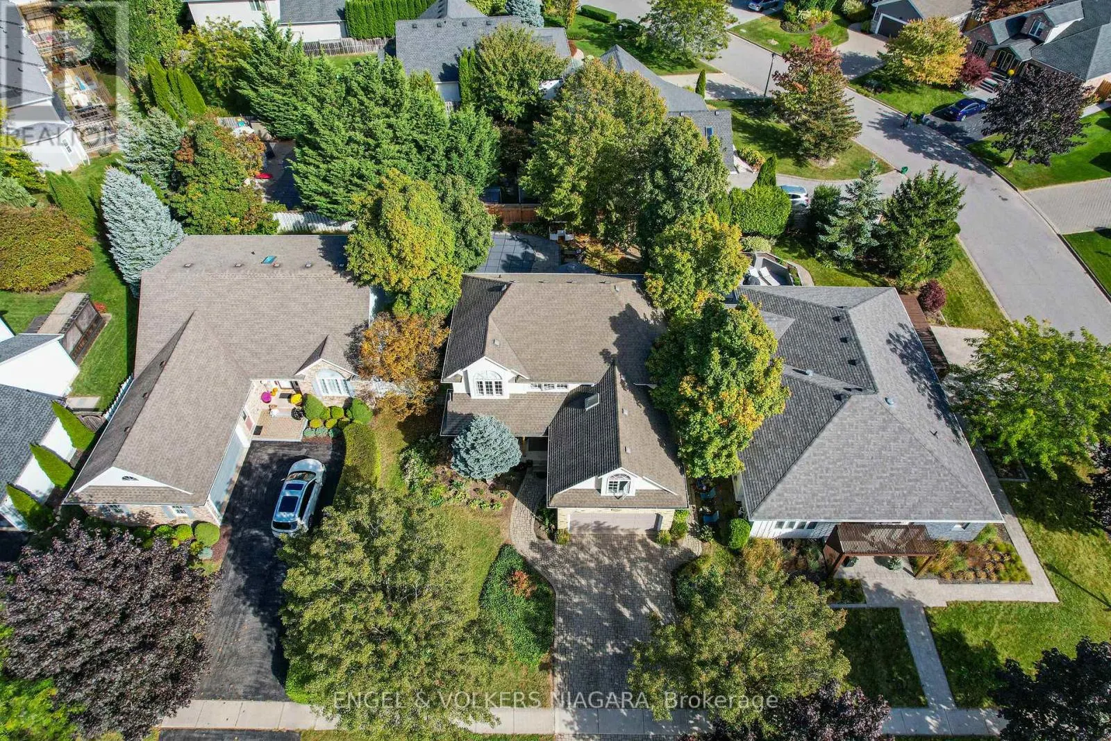 624 SIMCOE STREET