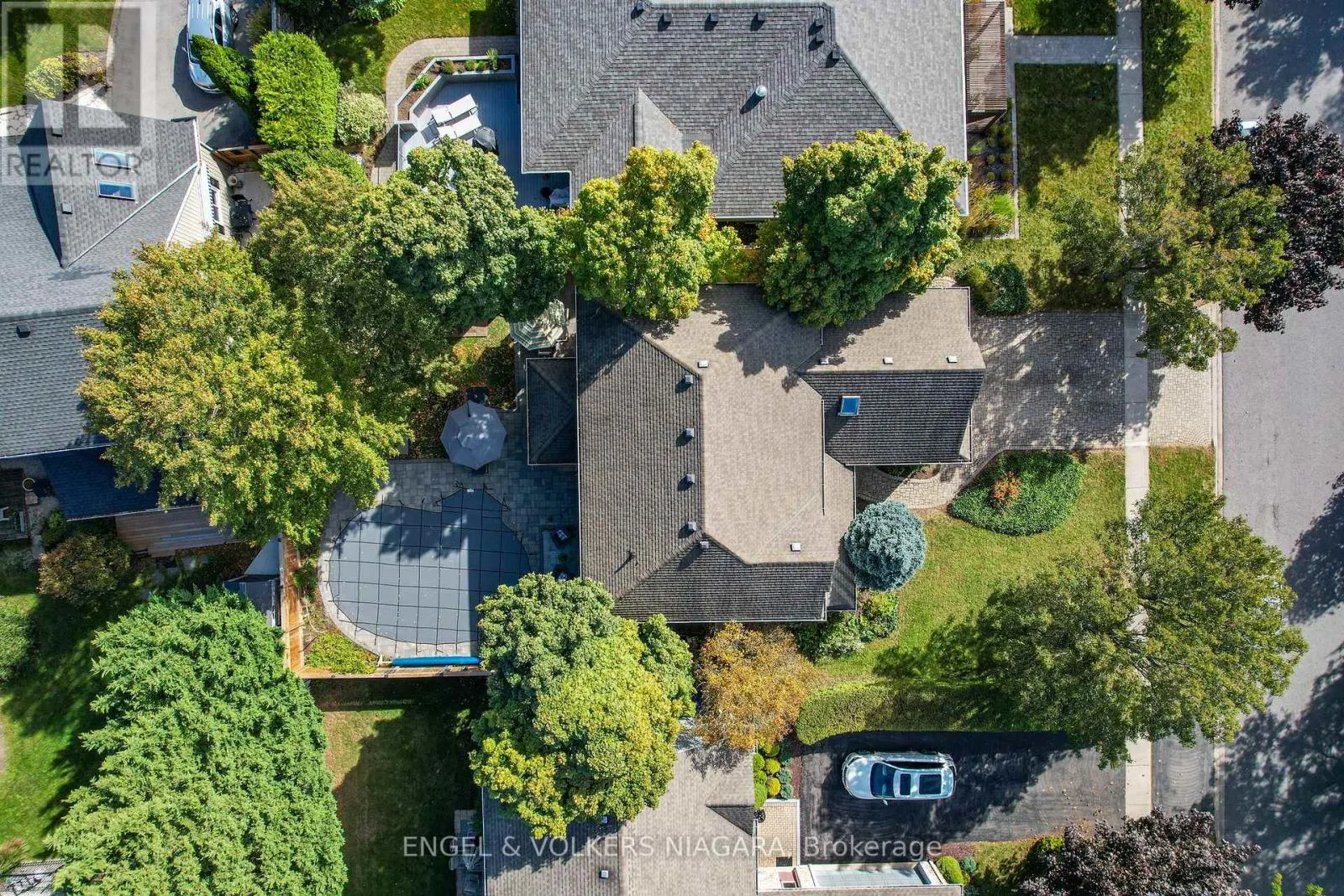 624 SIMCOE STREET