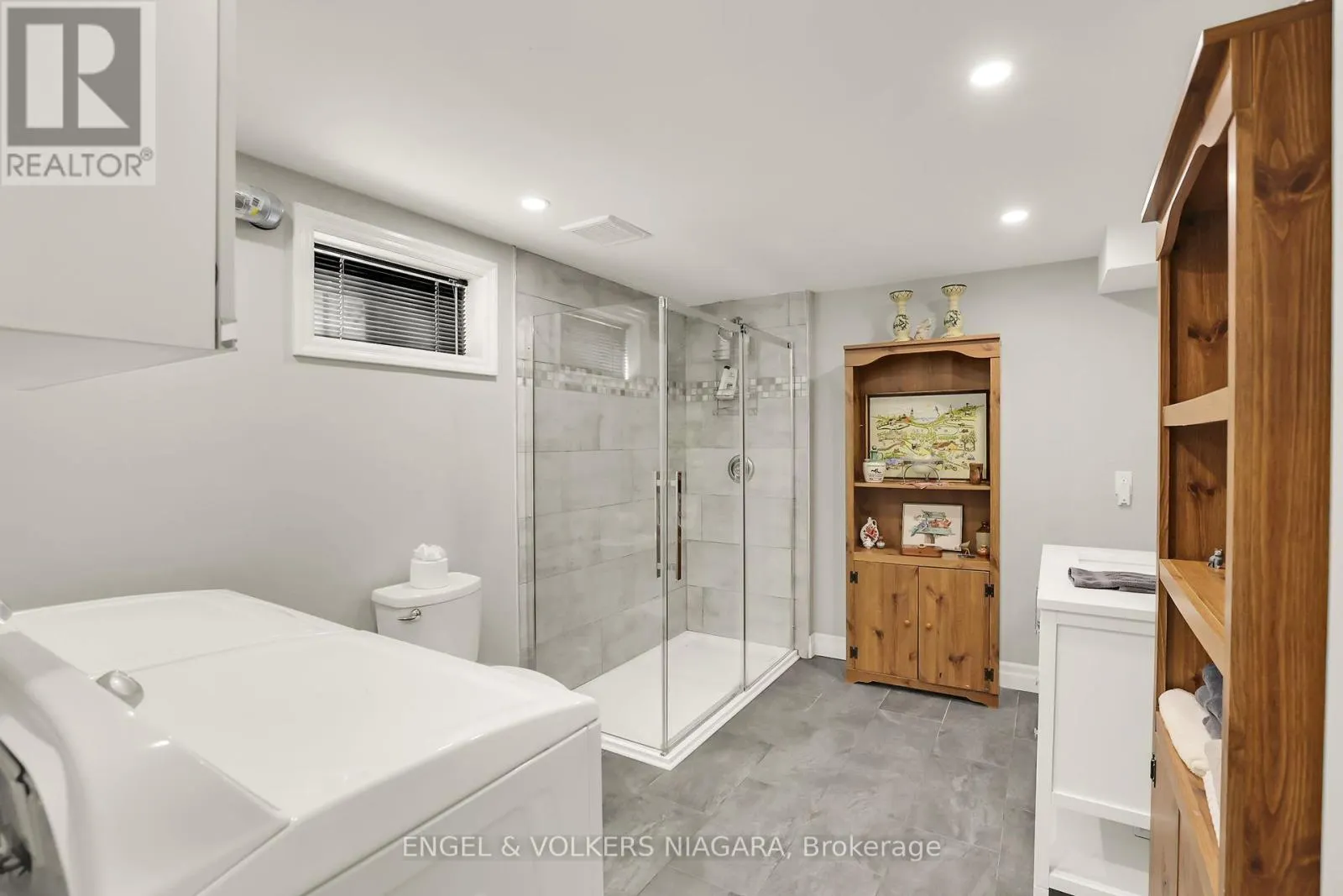 624 SIMCOE STREET