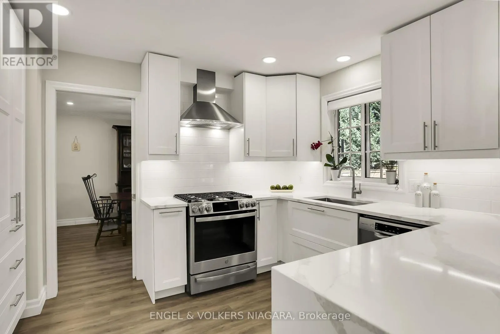 624 SIMCOE STREET