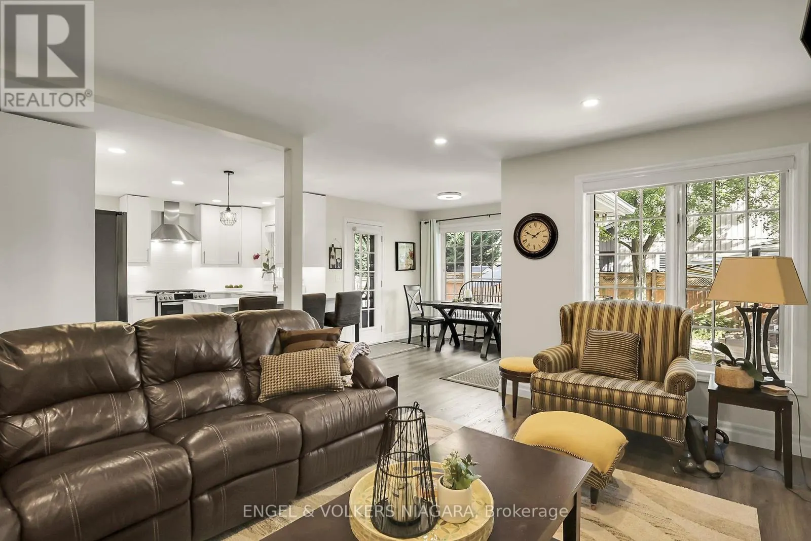 624 SIMCOE STREET