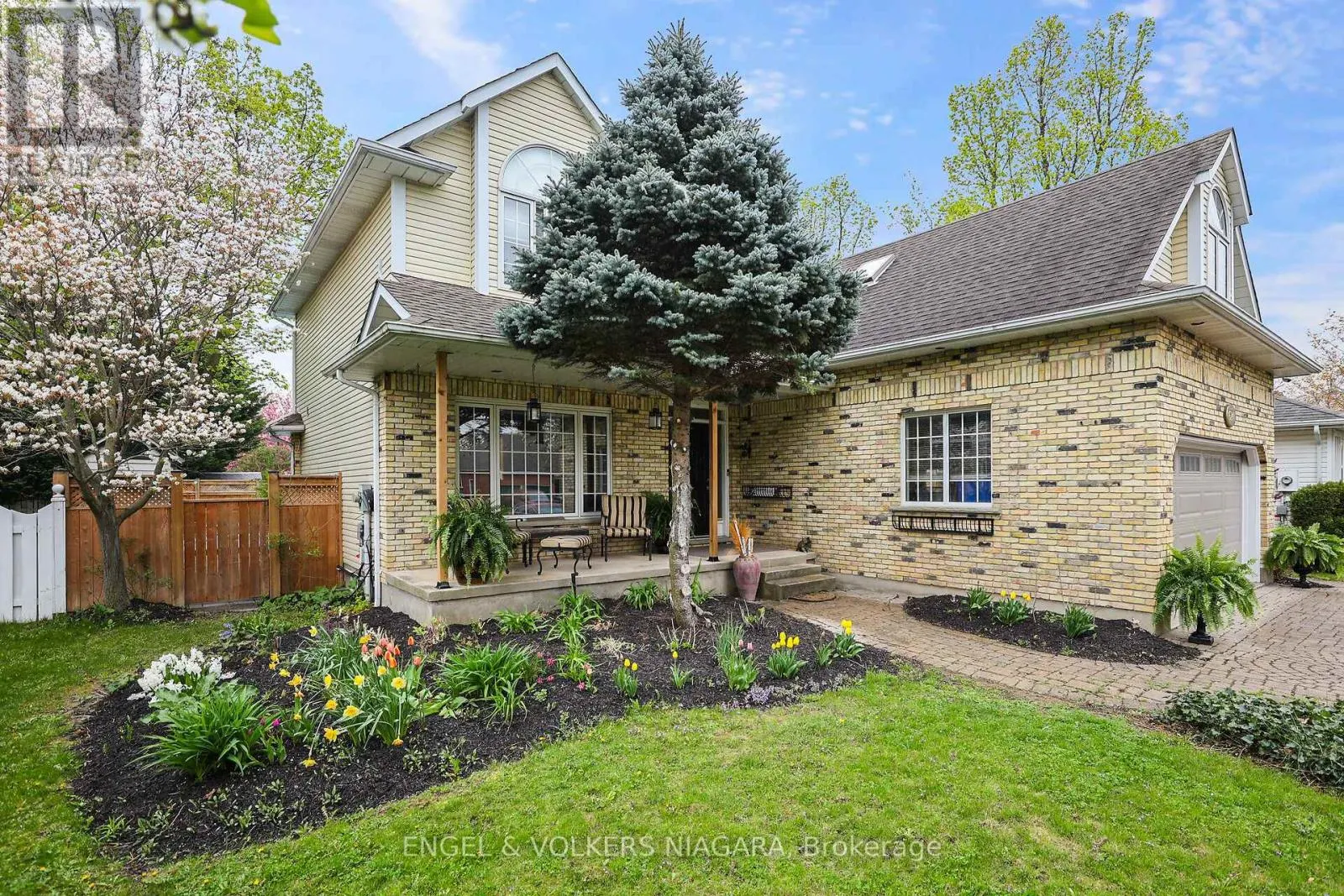 624 SIMCOE STREET