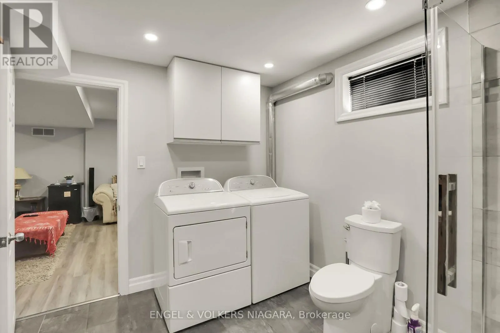 624 SIMCOE STREET