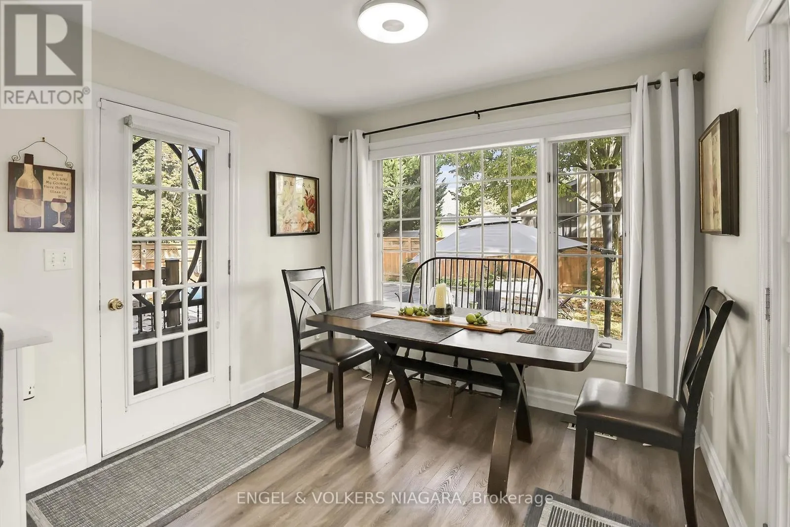 624 SIMCOE STREET