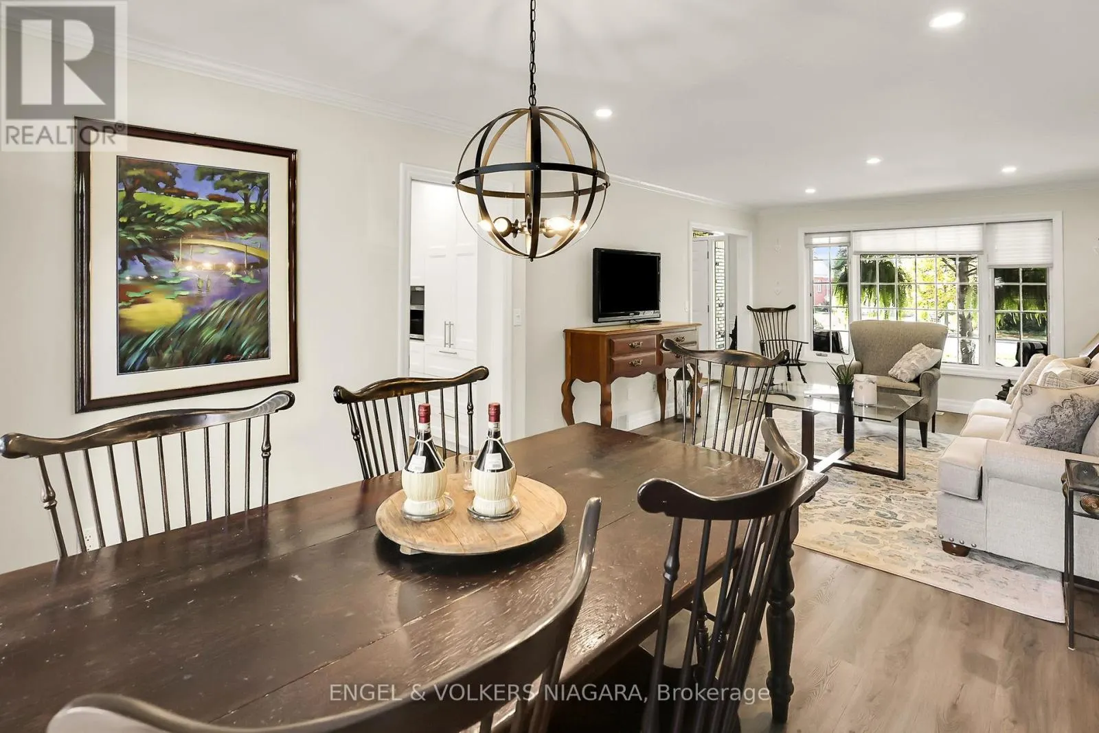 624 SIMCOE STREET