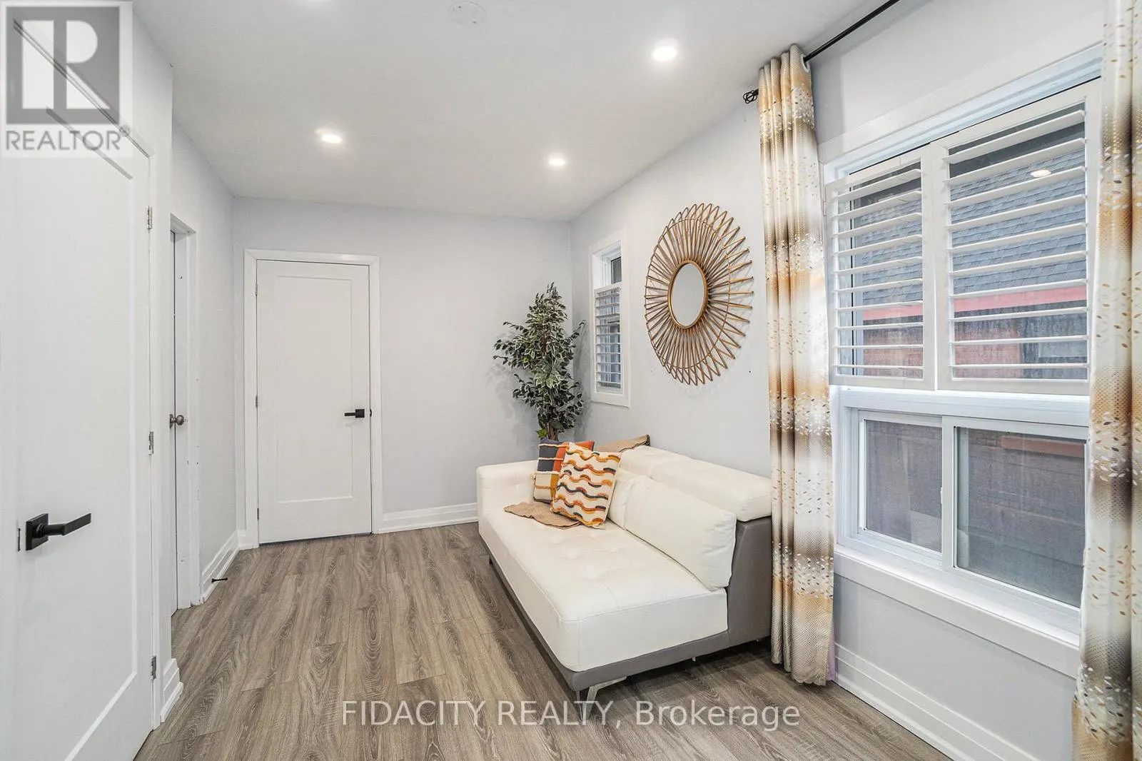 640 SOMERSET STREET W
