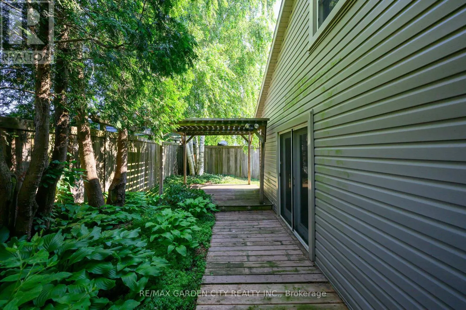 126 MOUNTAIN ROAD