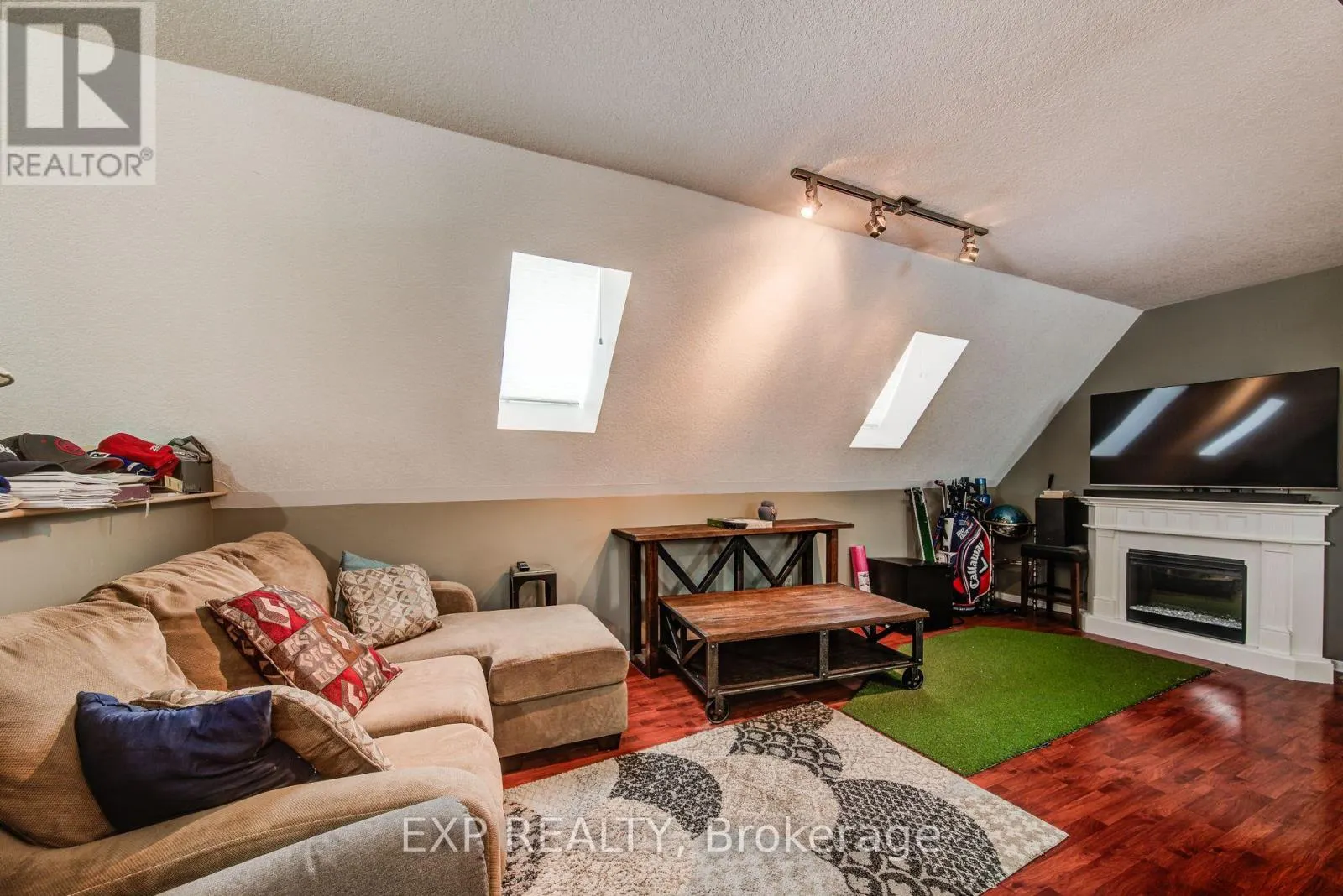 1023 MAPLE LEAF STREET