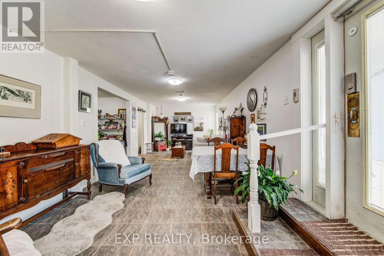 1023 MAPLE LEAF STREET
