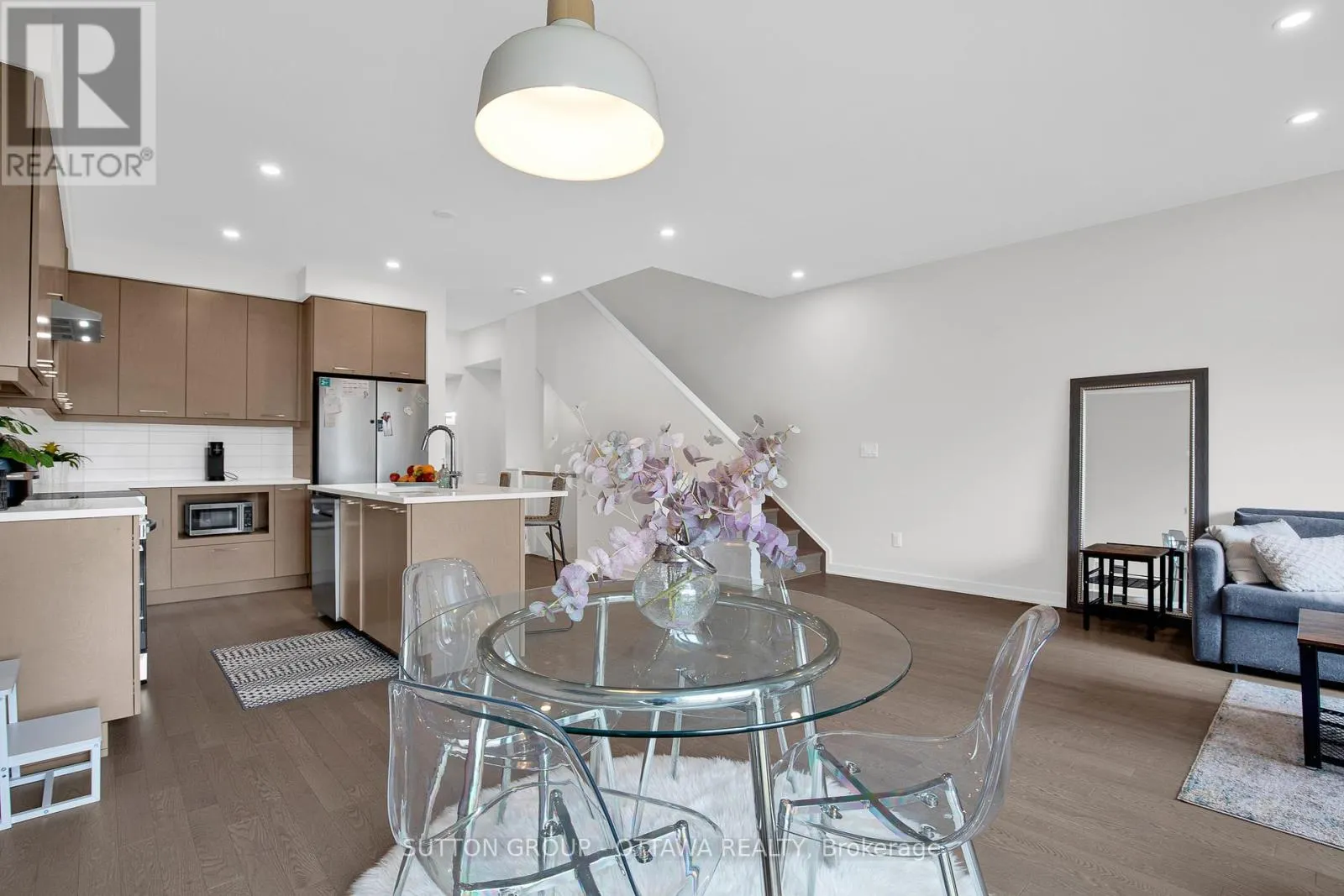 737 ACAI WAY