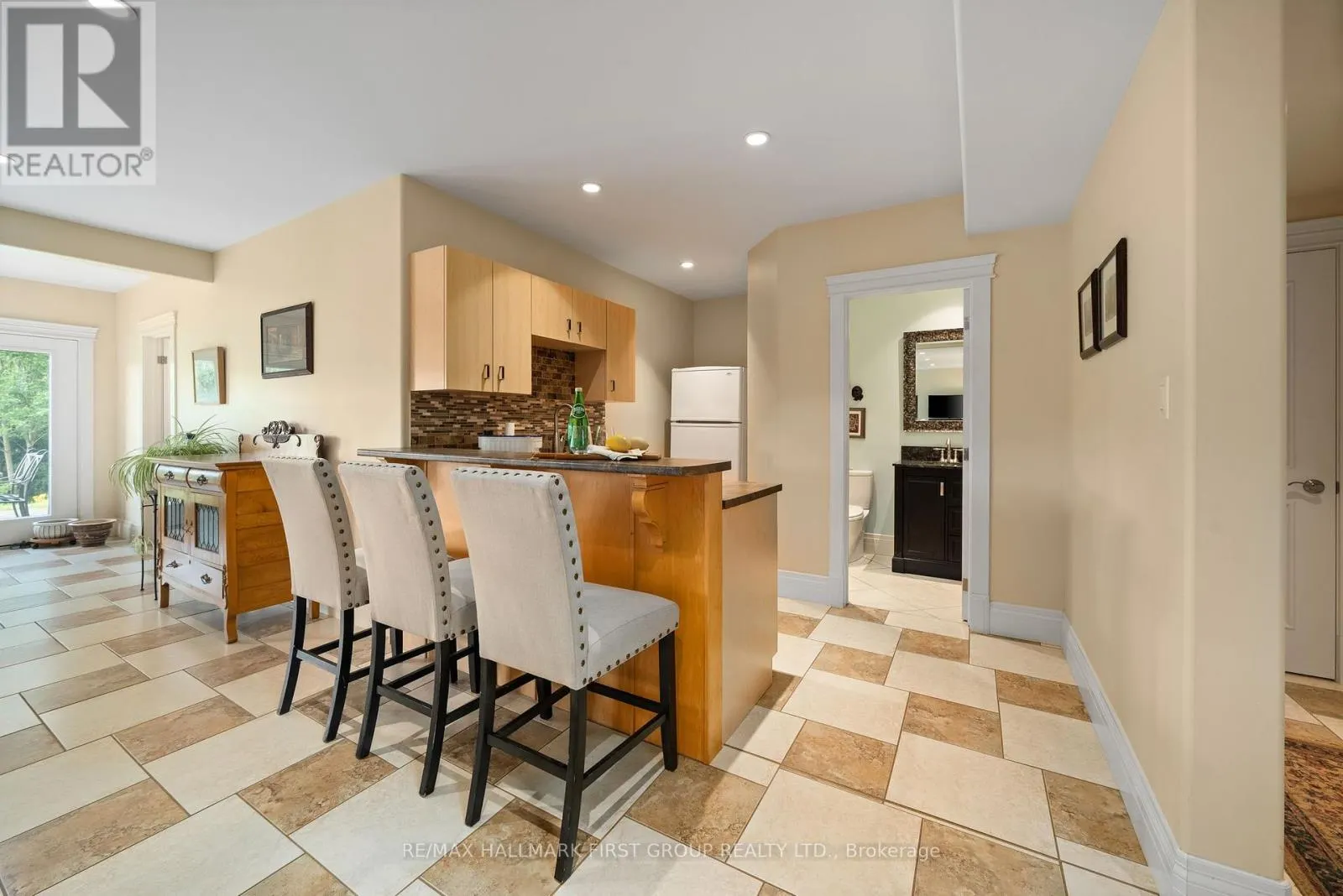 22 ROSSLYN DRIVE