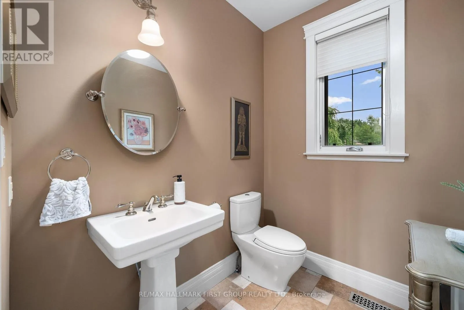 22 ROSSLYN DRIVE