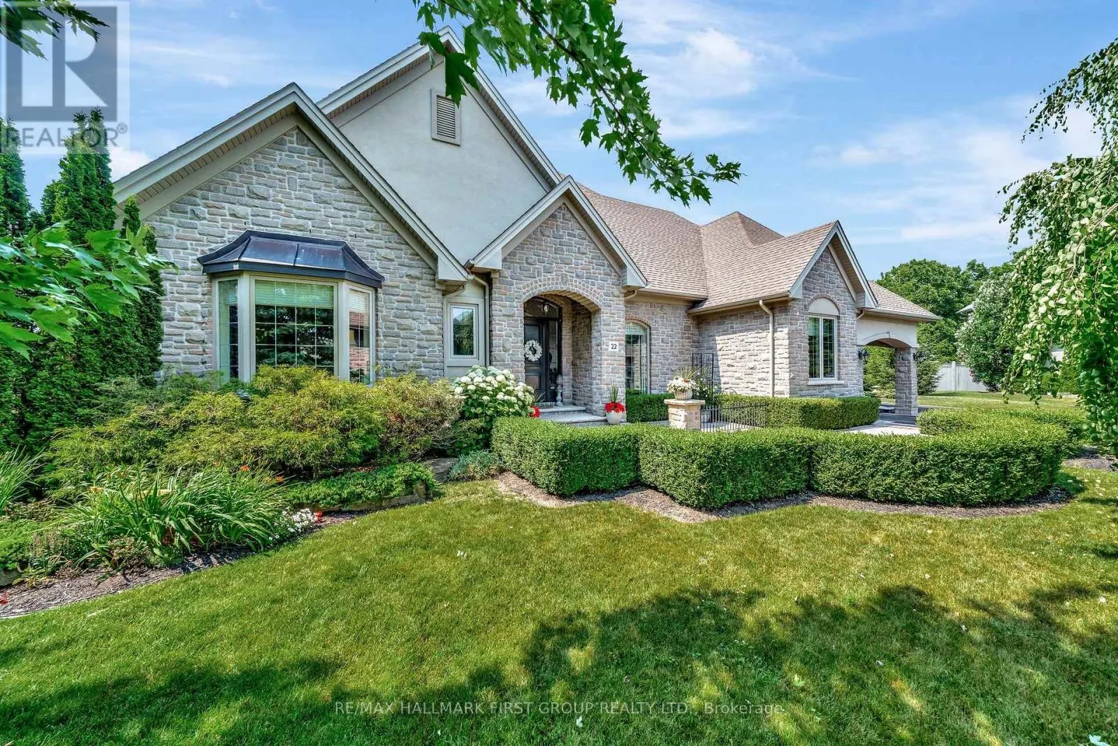 22 ROSSLYN DRIVE