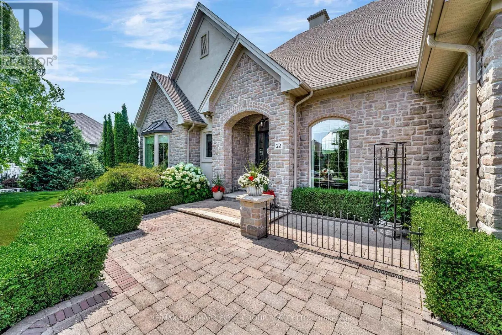 22 ROSSLYN DRIVE