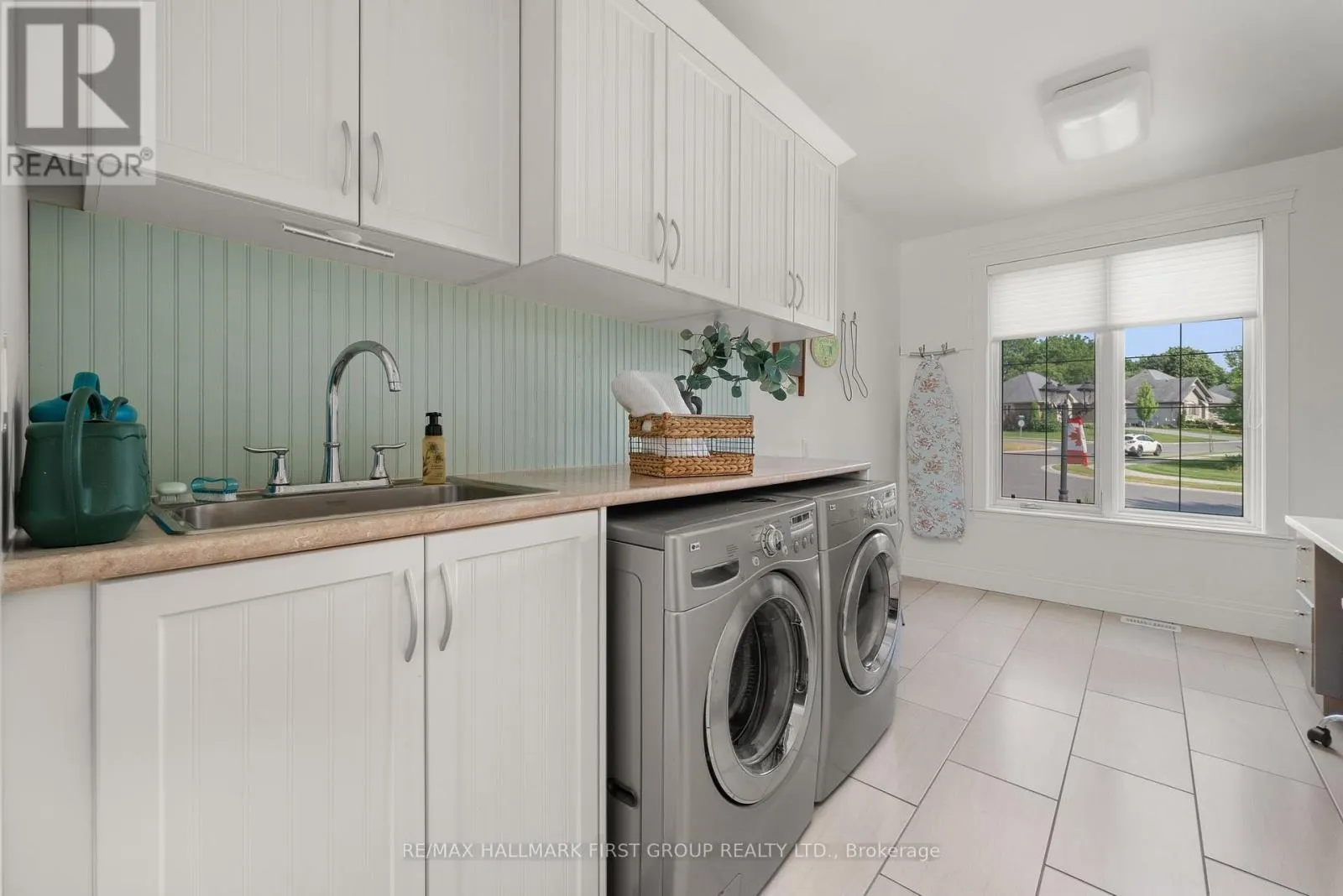 22 ROSSLYN DRIVE