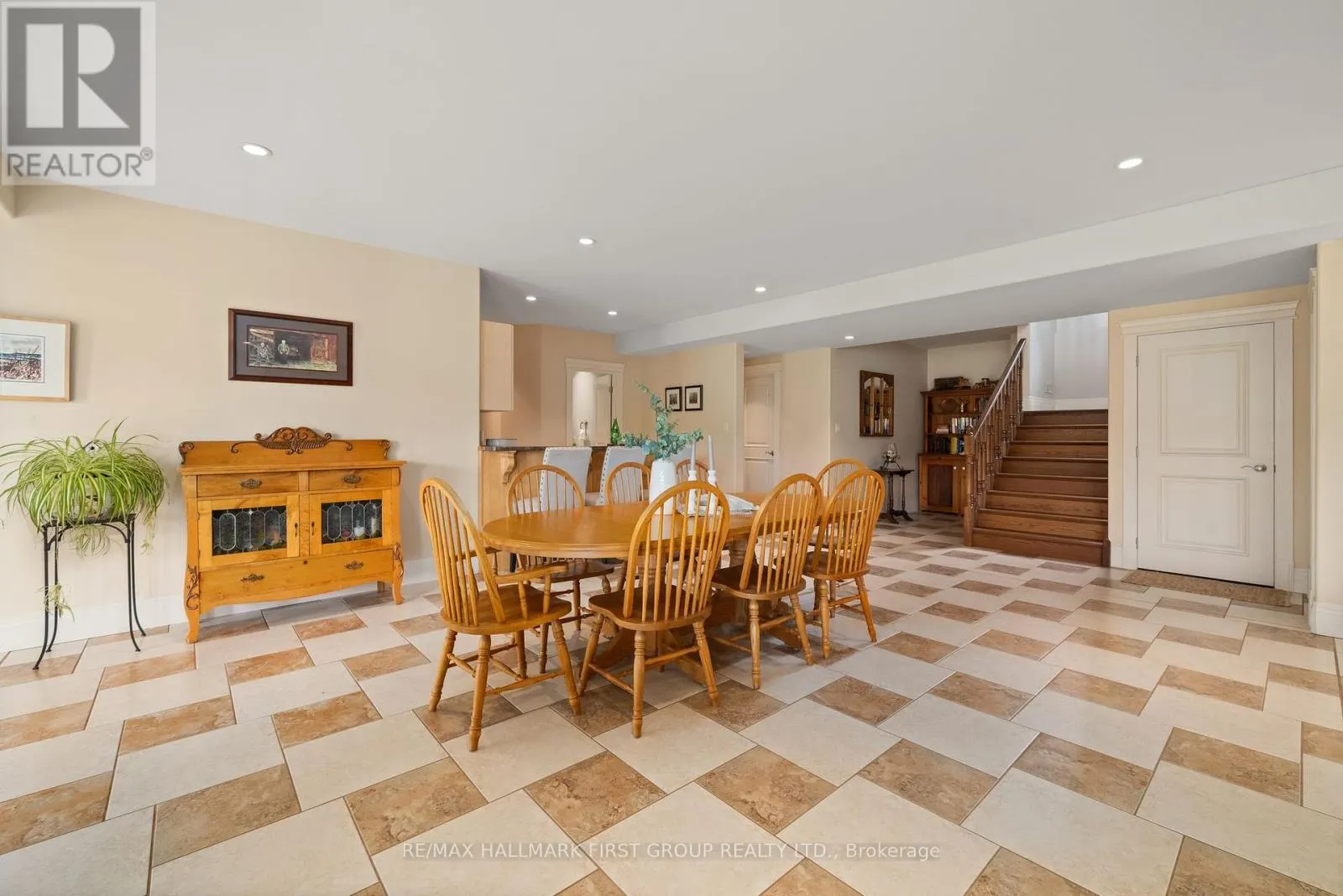 22 ROSSLYN DRIVE