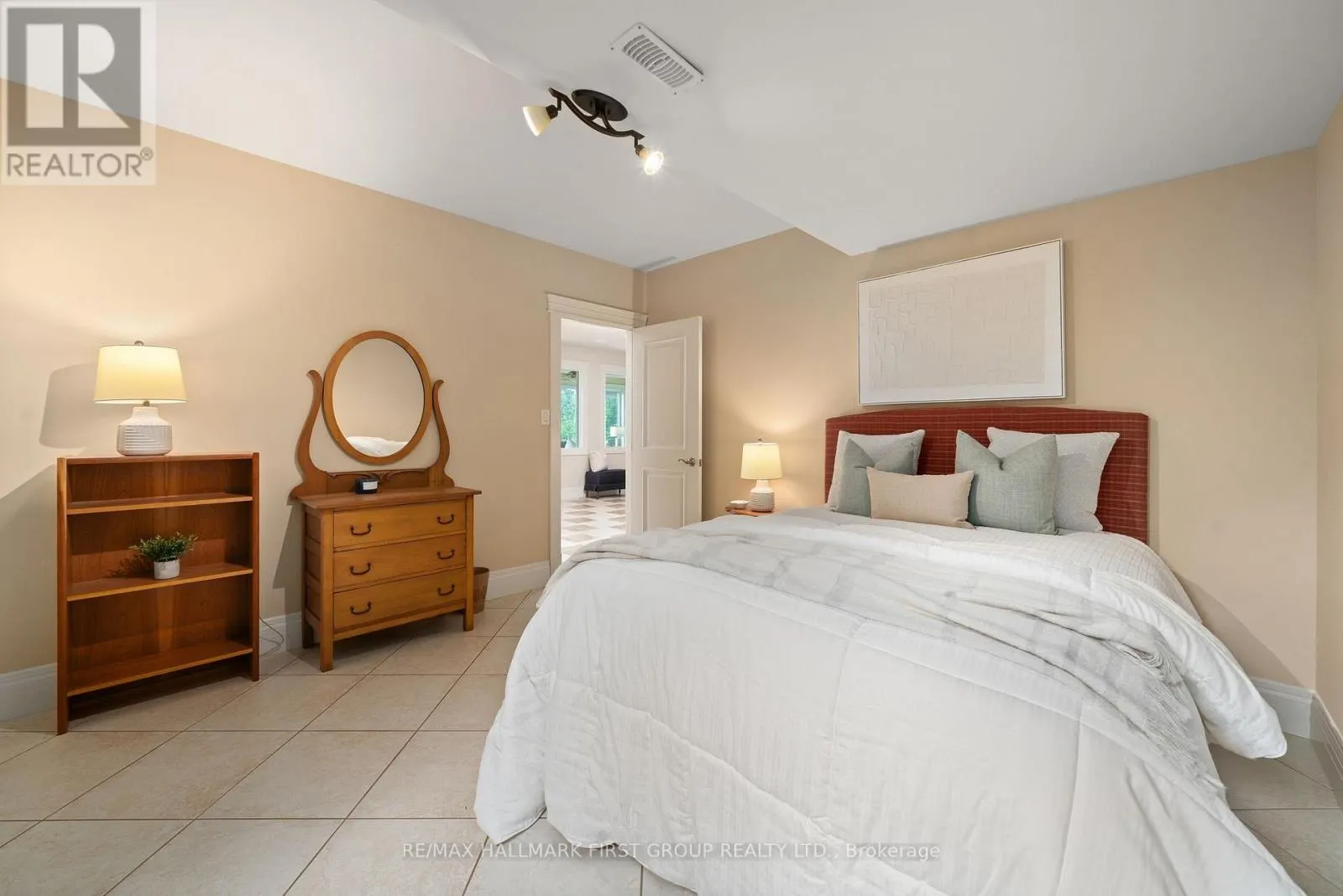 22 ROSSLYN DRIVE
