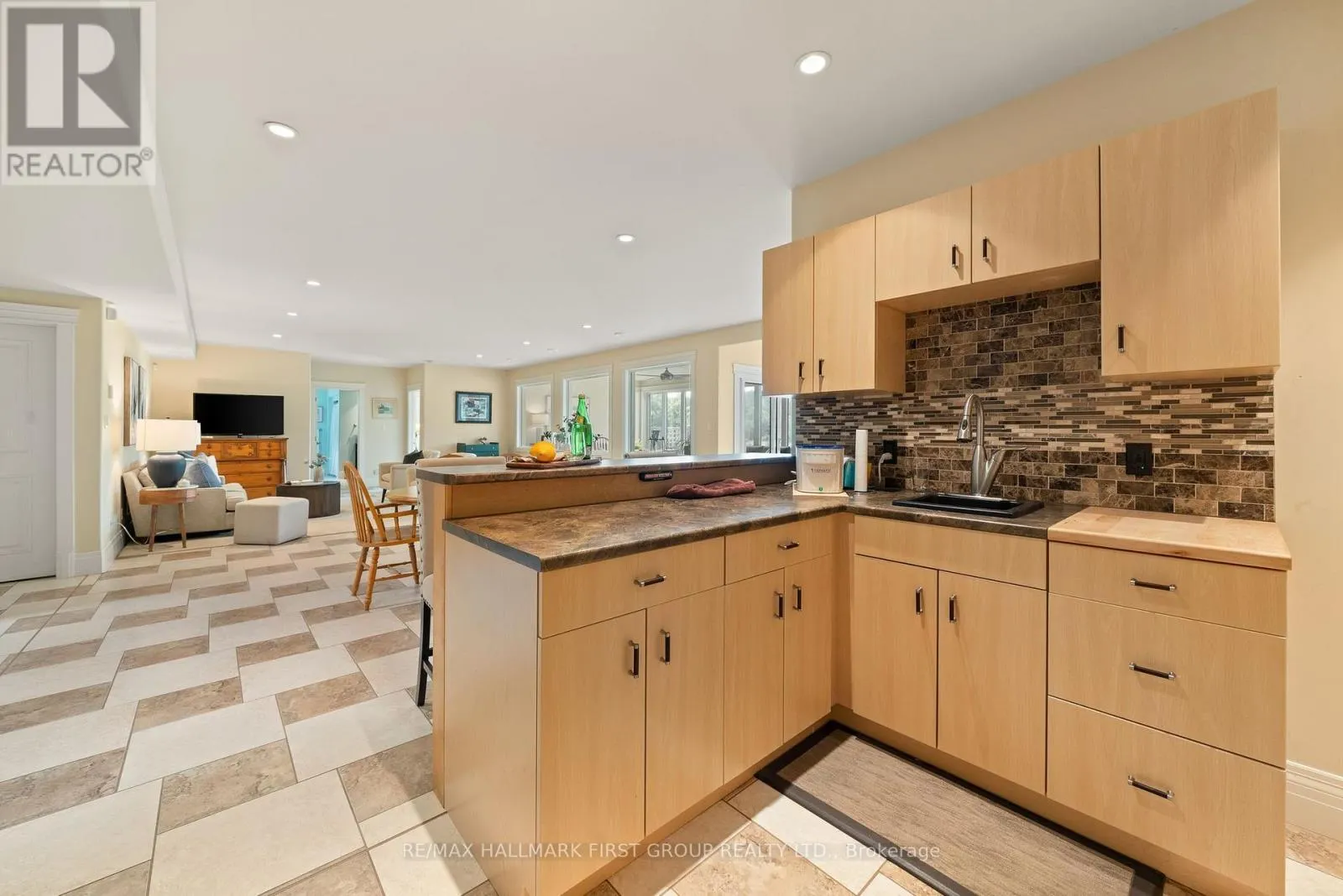 22 ROSSLYN DRIVE