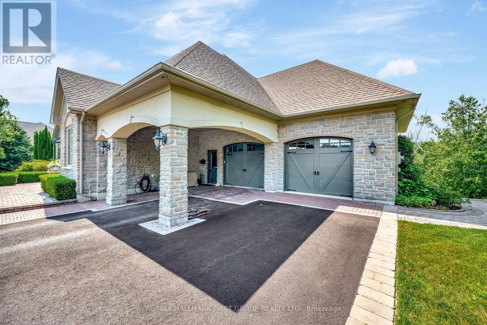 22 ROSSLYN DRIVE