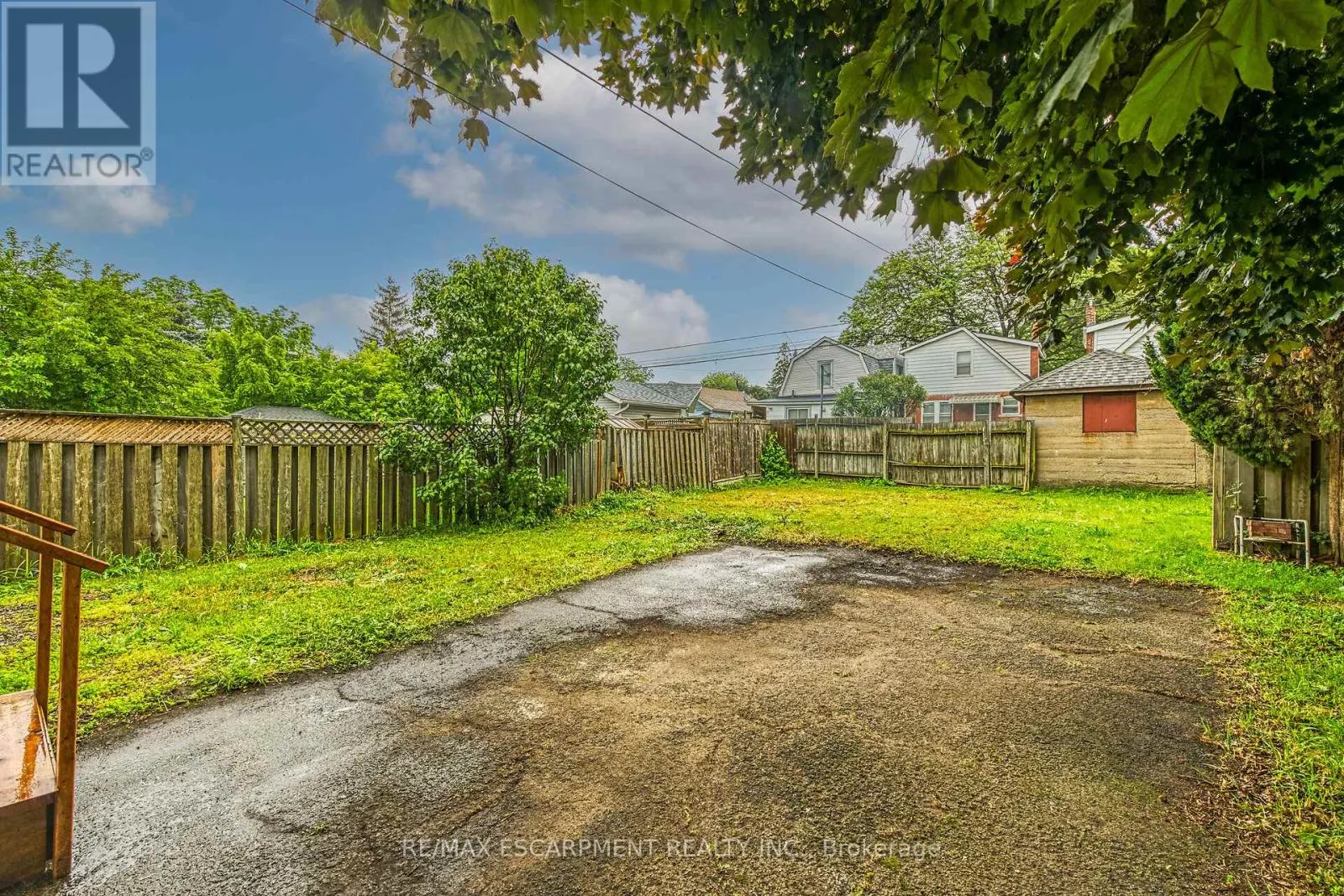 20 CROSTHWAITE AVENUE N