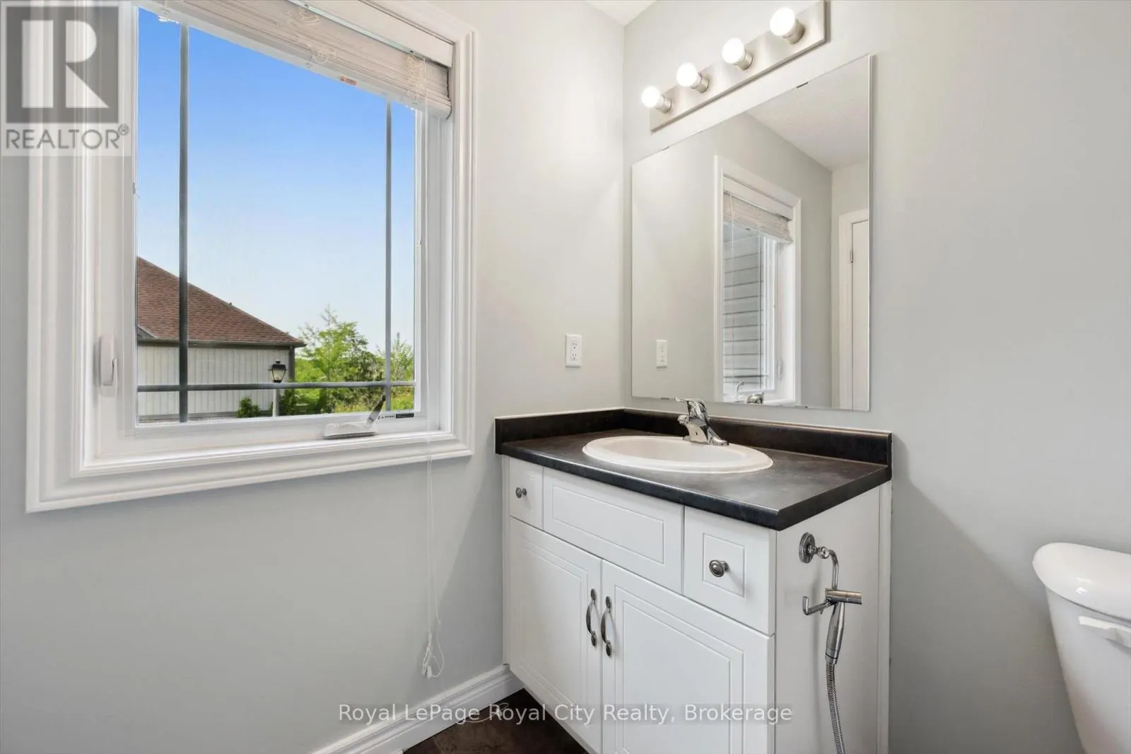 17 - 355 MACALISTER BOULEVARD, #17