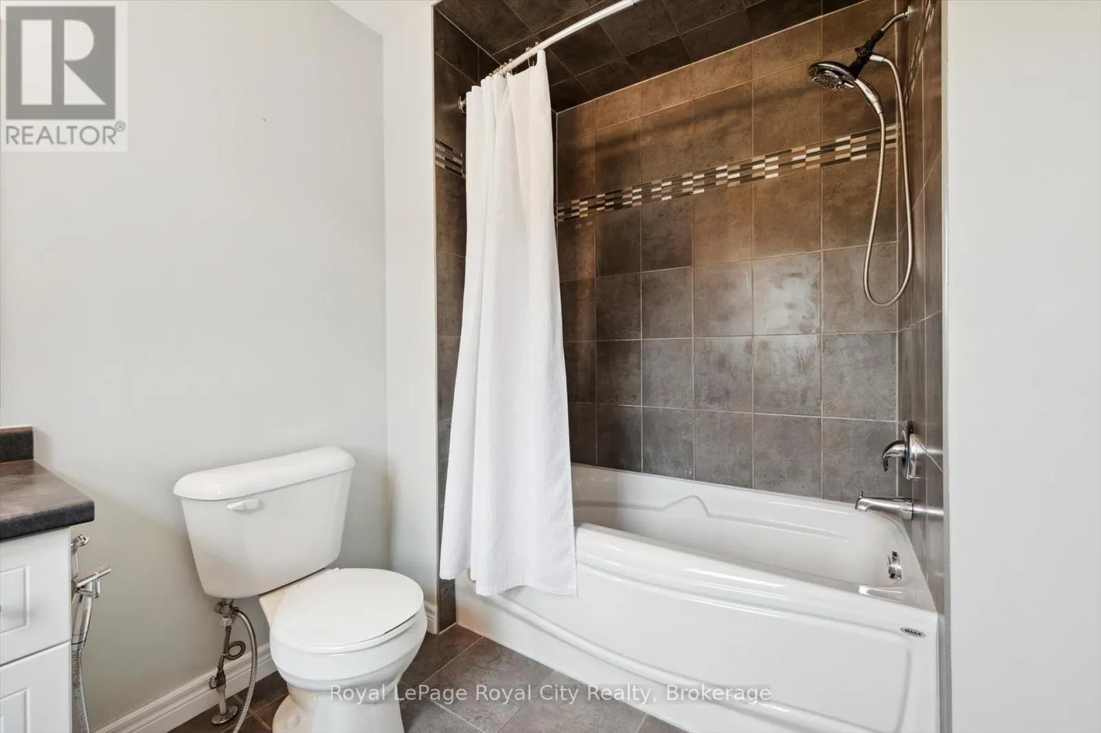 17 - 355 MACALISTER BOULEVARD, #17
