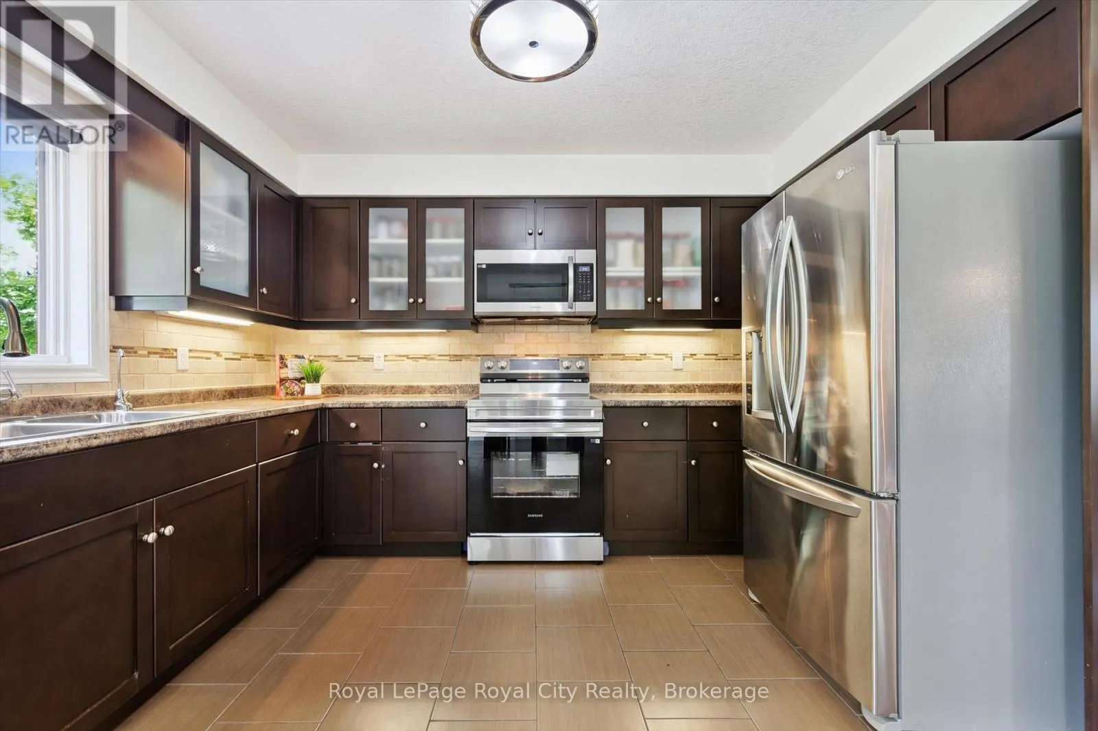 17 - 355 MACALISTER BOULEVARD, #17