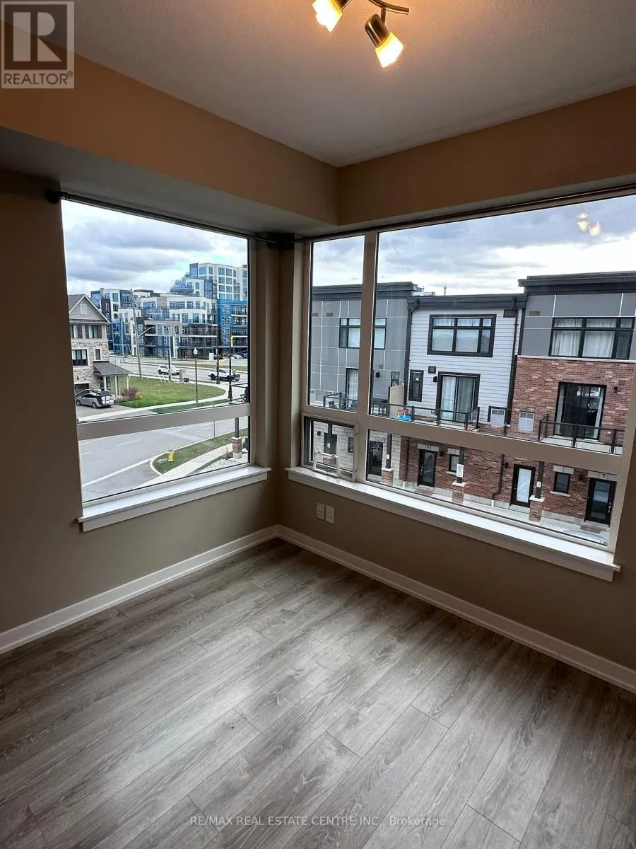 313 - 10 ESPLANADE LANE