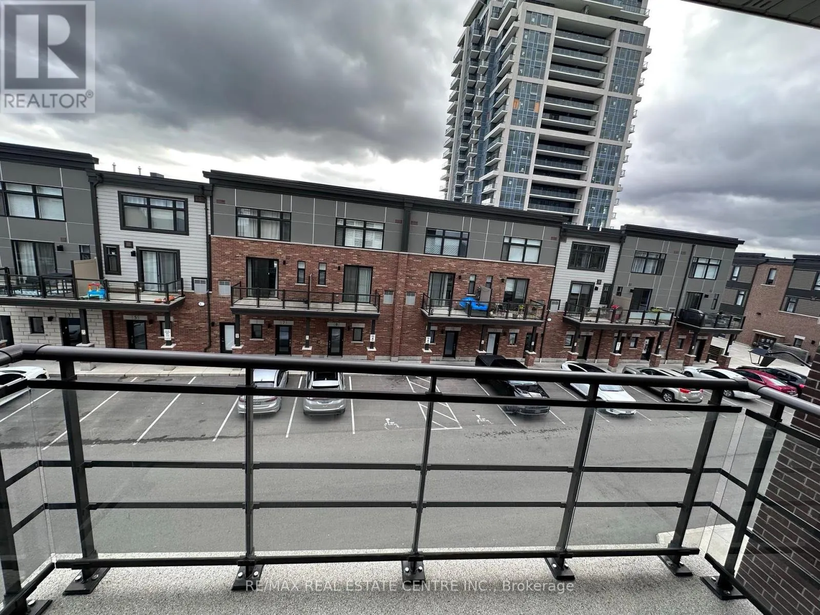 313 - 10 ESPLANADE LANE