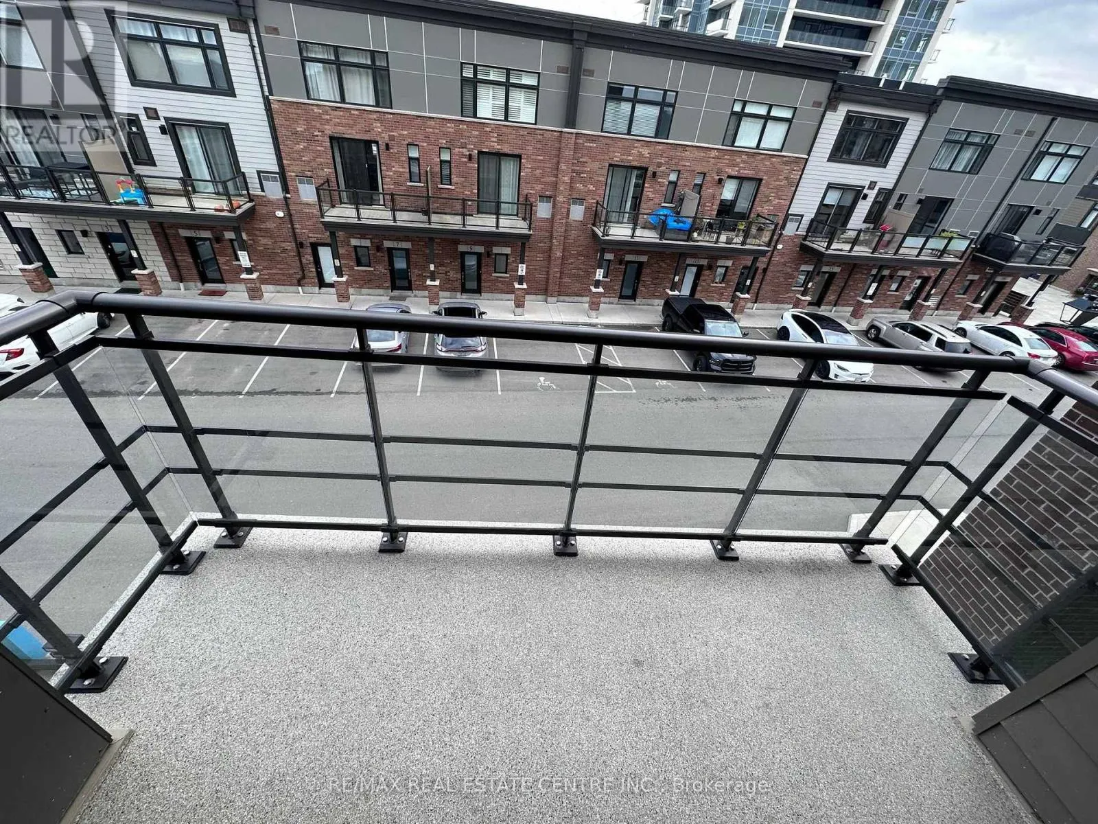 313 - 10 ESPLANADE LANE