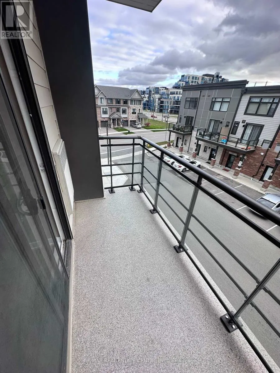 313 - 10 ESPLANADE LANE