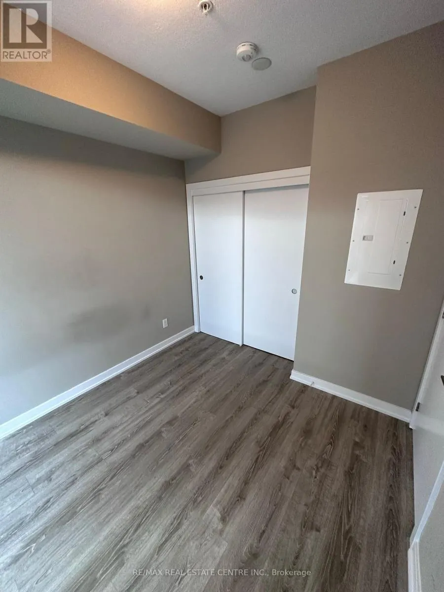 313 - 10 ESPLANADE LANE