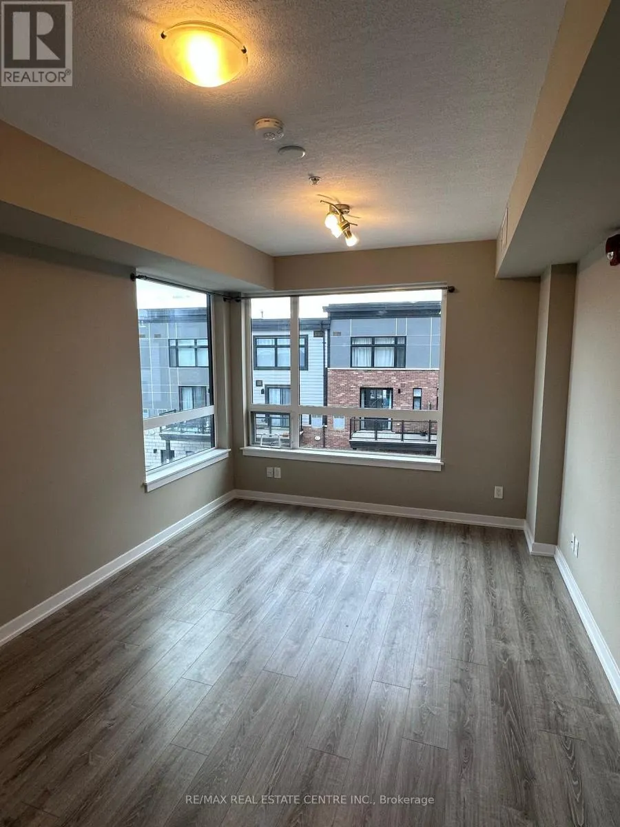 313 - 10 ESPLANADE LANE