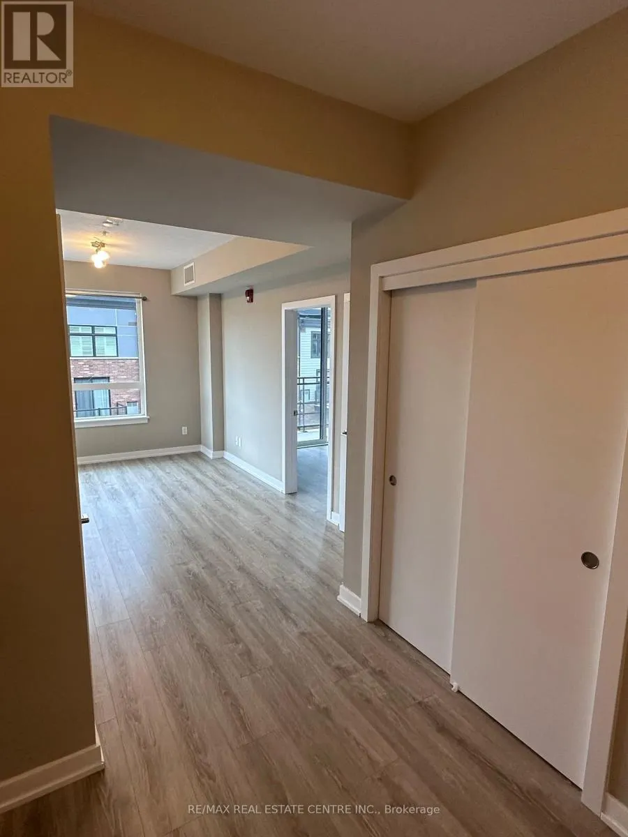 313 - 10 ESPLANADE LANE