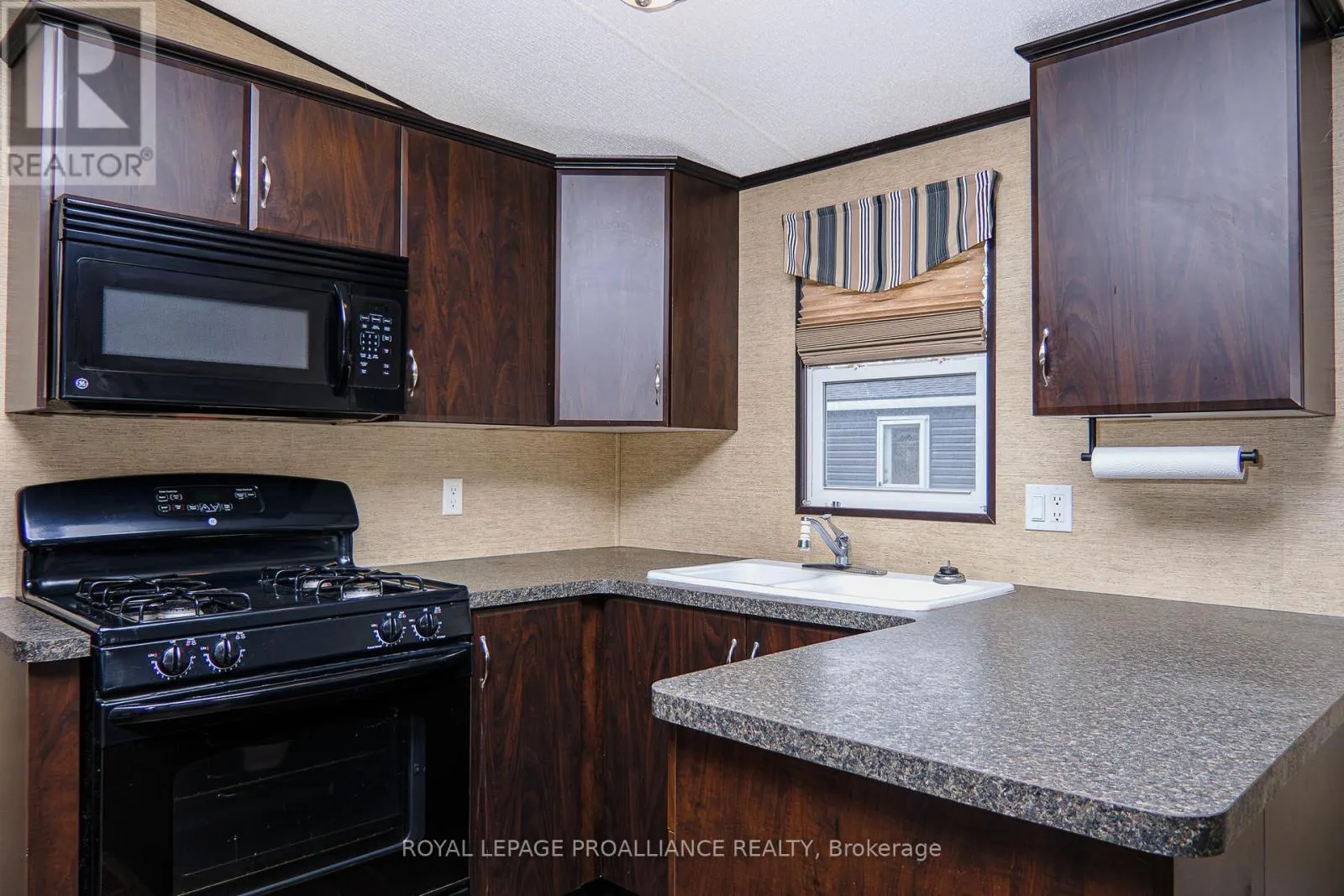 4 PARK MEADOW LANE - 486 COUNTY RD 18