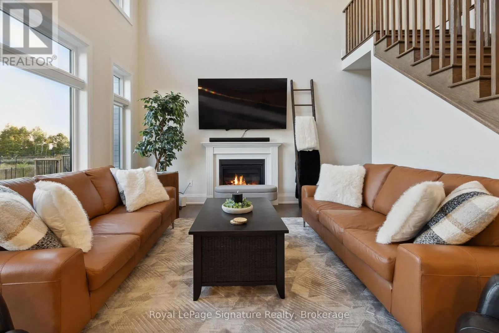 156 SPRINGSIDE CRESCENT