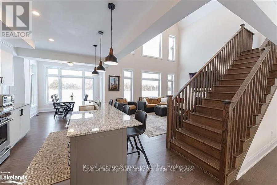 156 SPRINGSIDE CRESCENT