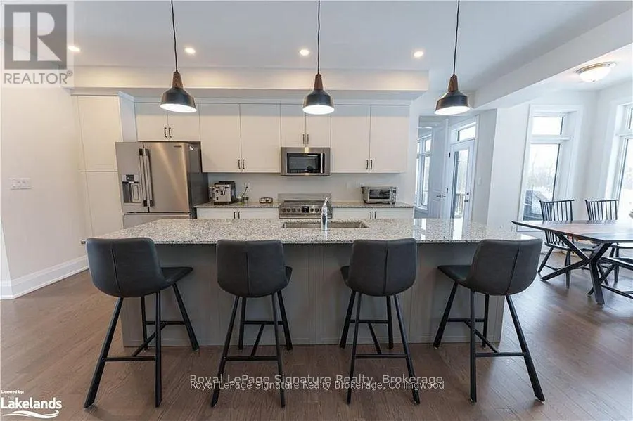 156 SPRINGSIDE CRESCENT