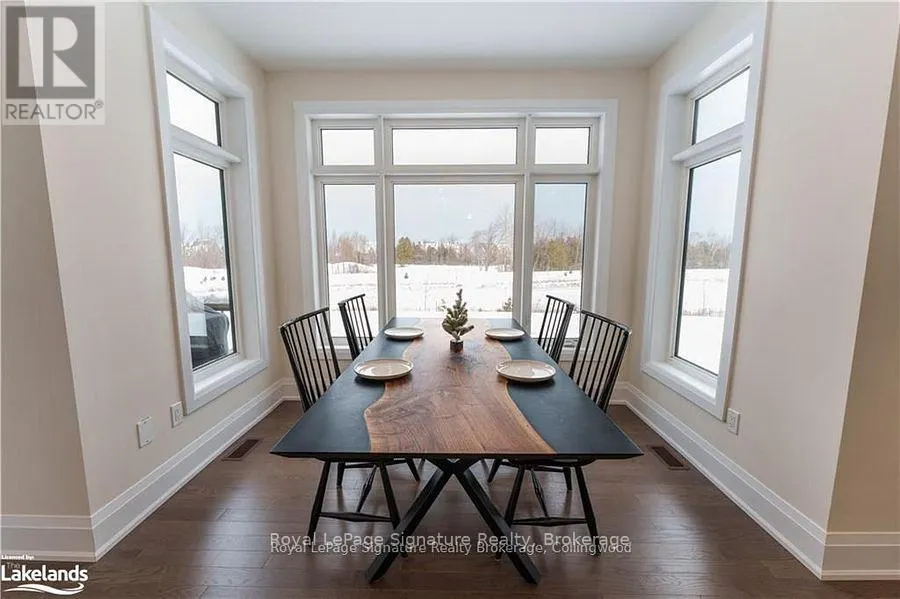 156 SPRINGSIDE CRESCENT