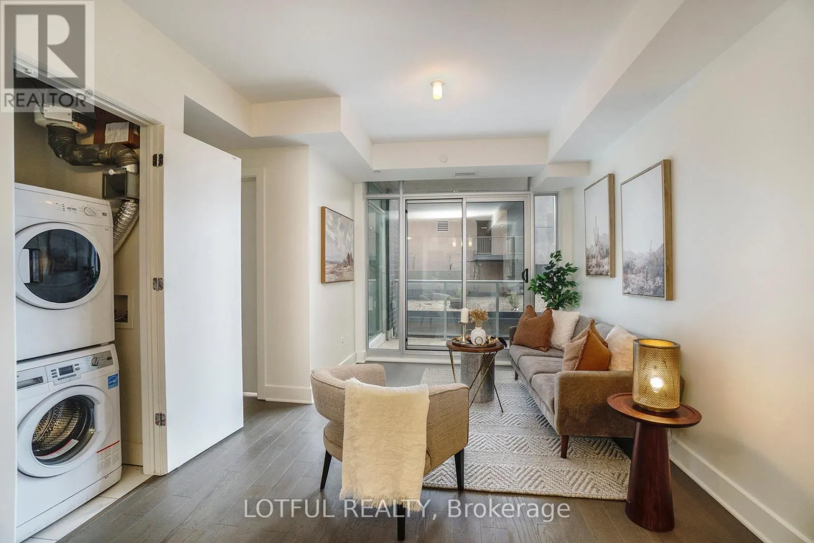 1206 - 255 BAY STREET
