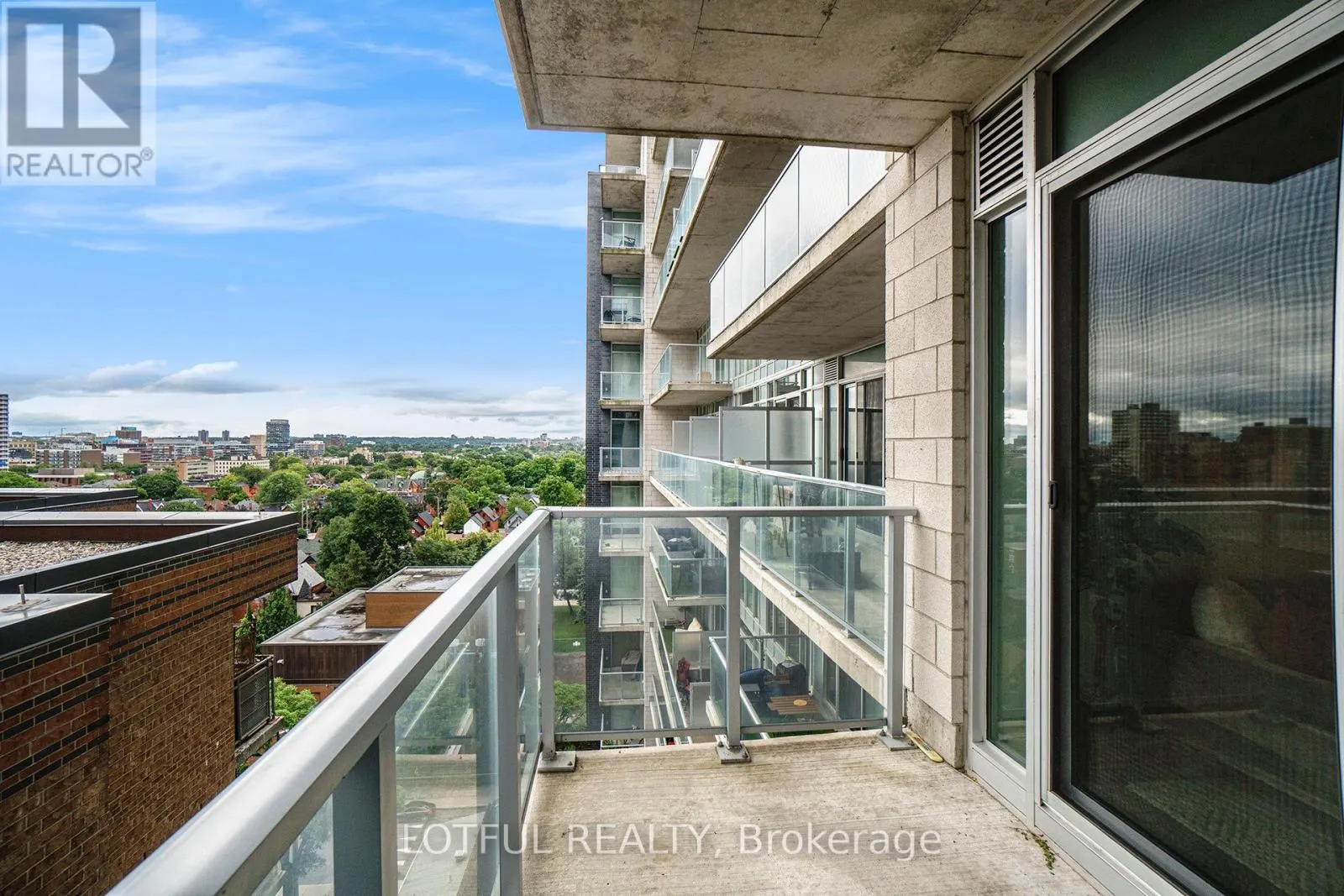 1206 - 255 BAY STREET