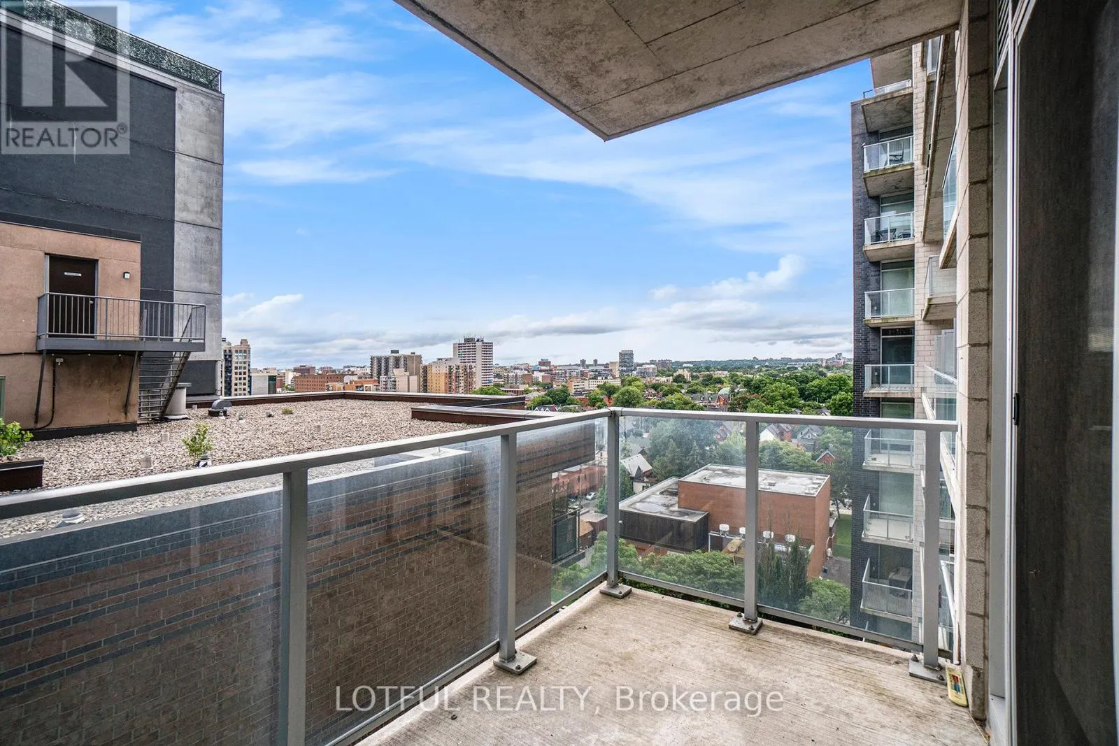 1206 - 255 BAY STREET