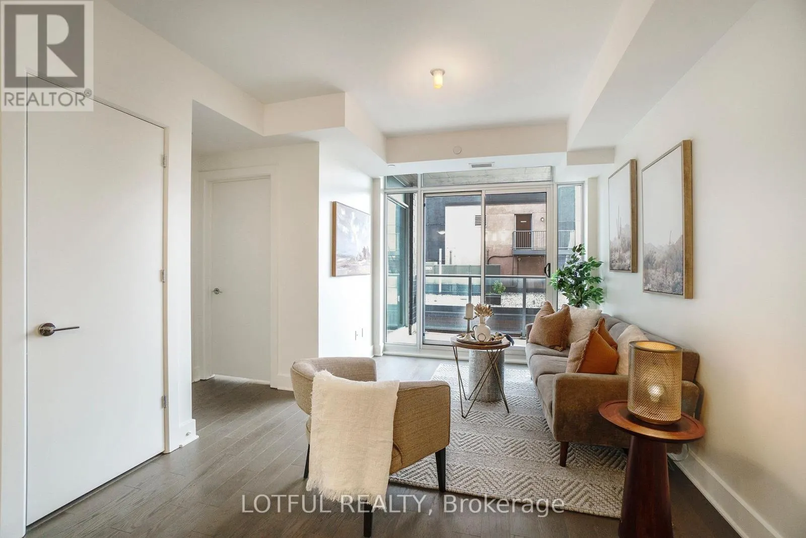 1206 - 255 BAY STREET