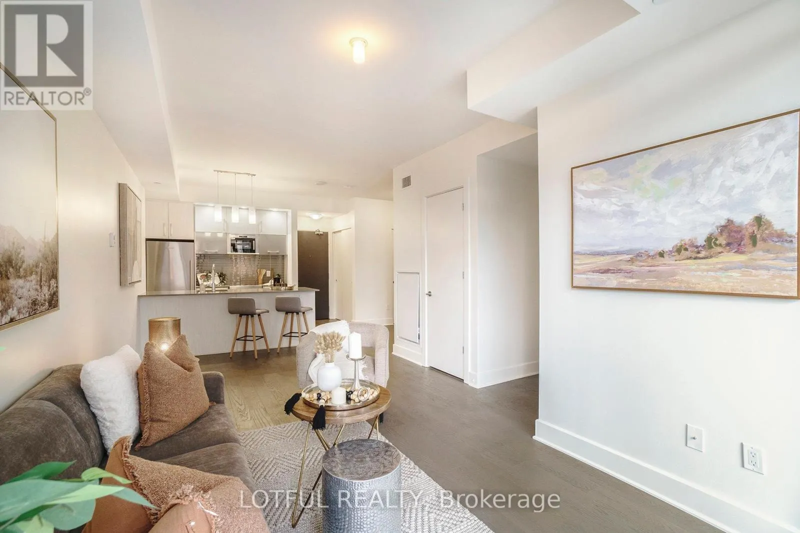 1206 - 255 BAY STREET