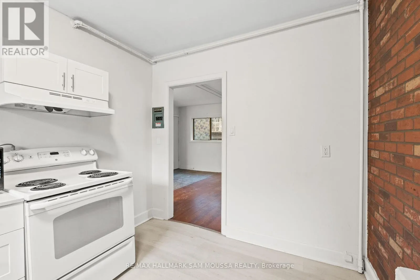 315 WAVERLEY STREET W