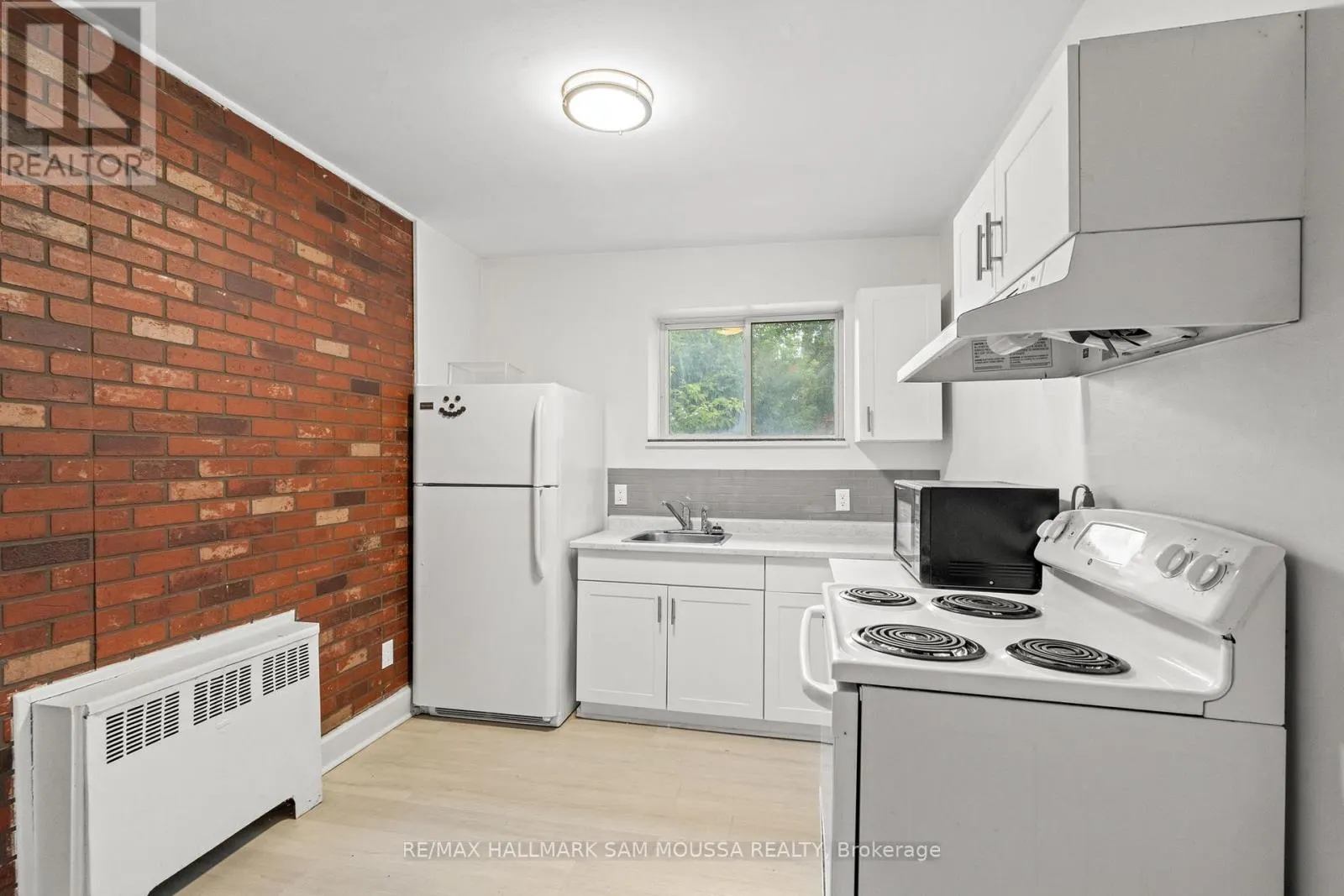 315 WAVERLEY STREET W