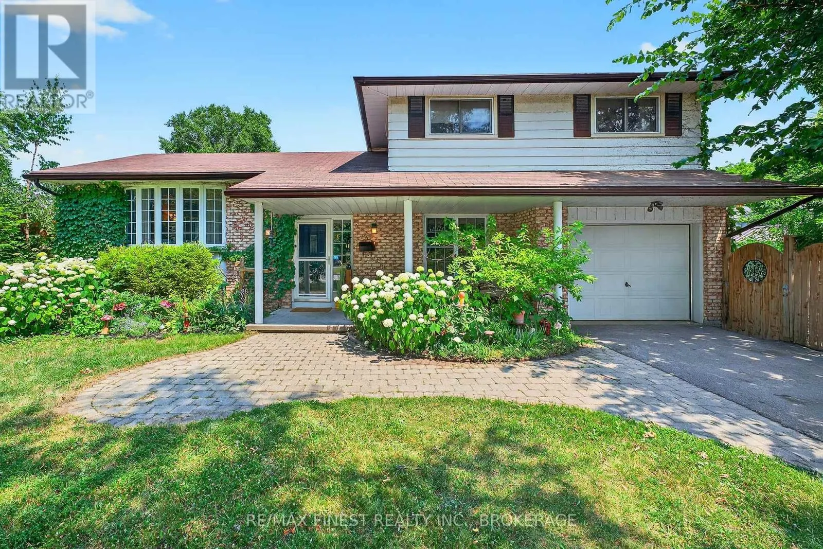 23 DIAMOND CRESCENT