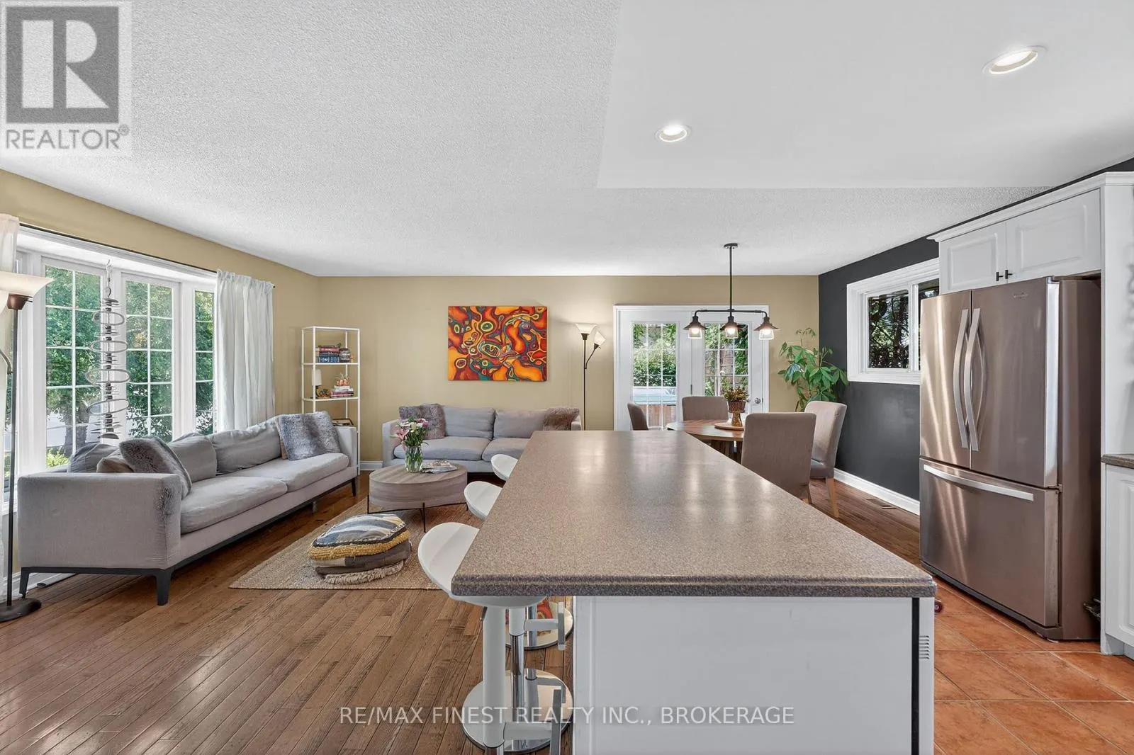 23 DIAMOND CRESCENT